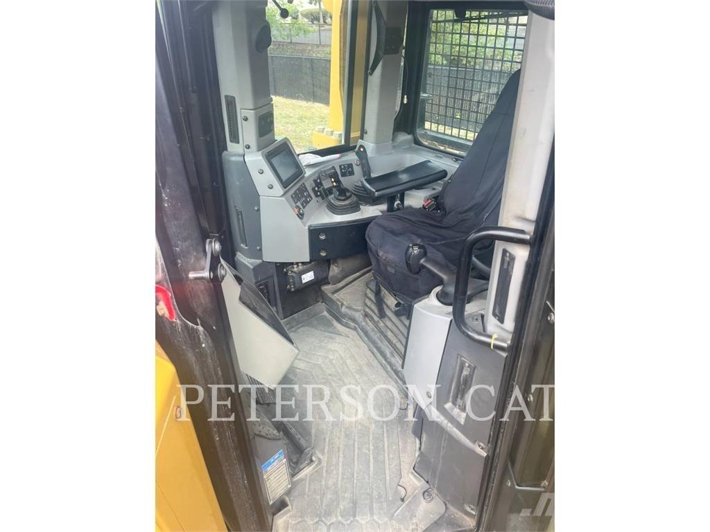 CAT D8T Telaketjupuskutraktorit