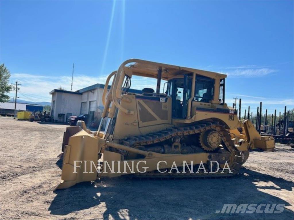 CAT D8T Telaketjupuskutraktorit
