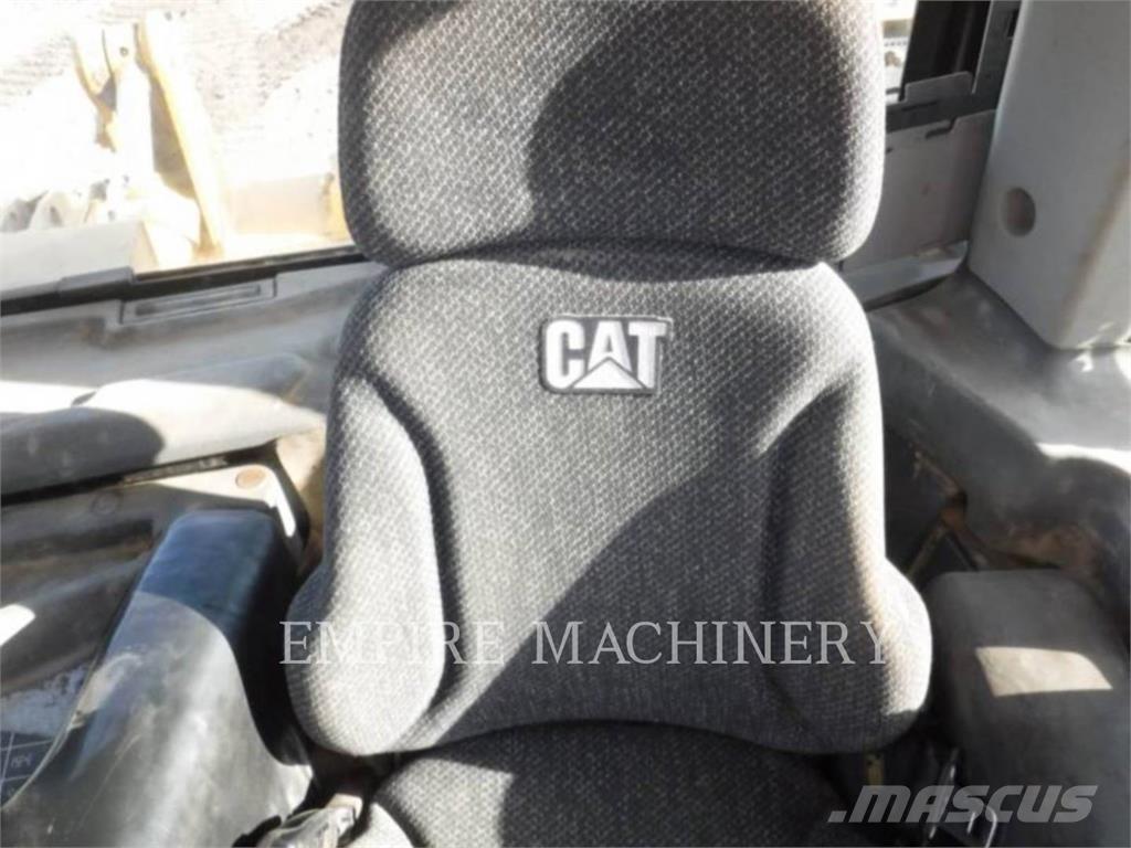 CAT D8T Telaketjupuskutraktorit