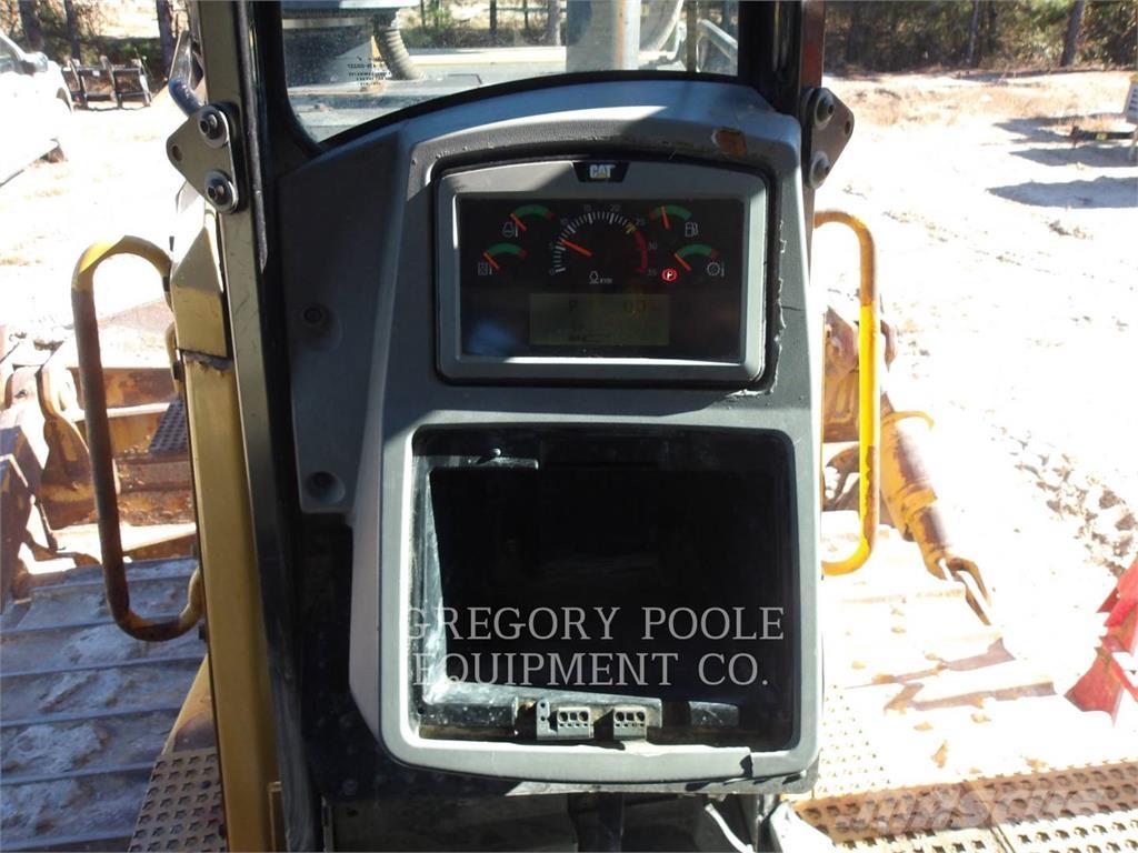 CAT D8T Telaketjupuskutraktorit