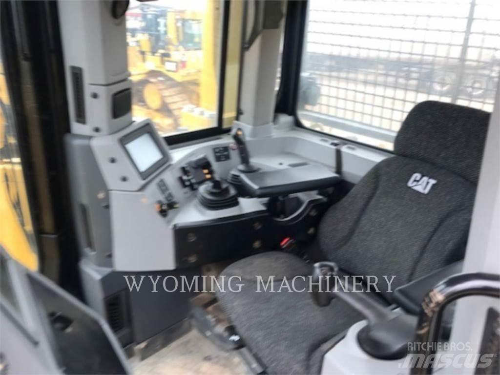 CAT D8T Telaketjupuskutraktorit