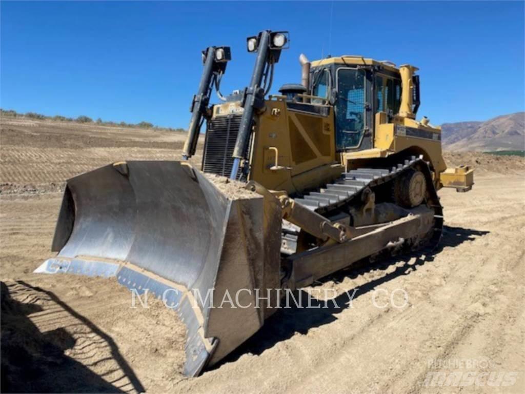 CAT D8T Telaketjupuskutraktorit