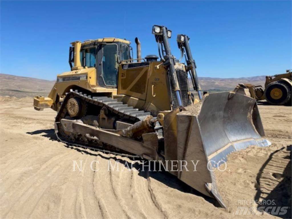 CAT D8T Telaketjupuskutraktorit