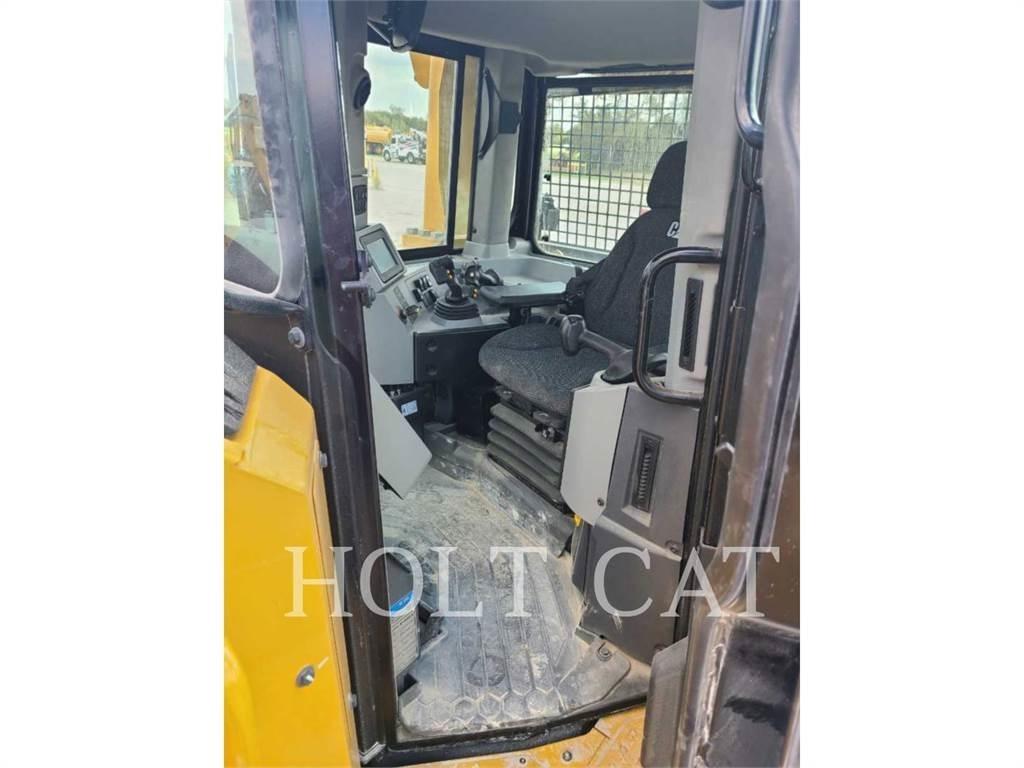 CAT D8T Telaketjupuskutraktorit