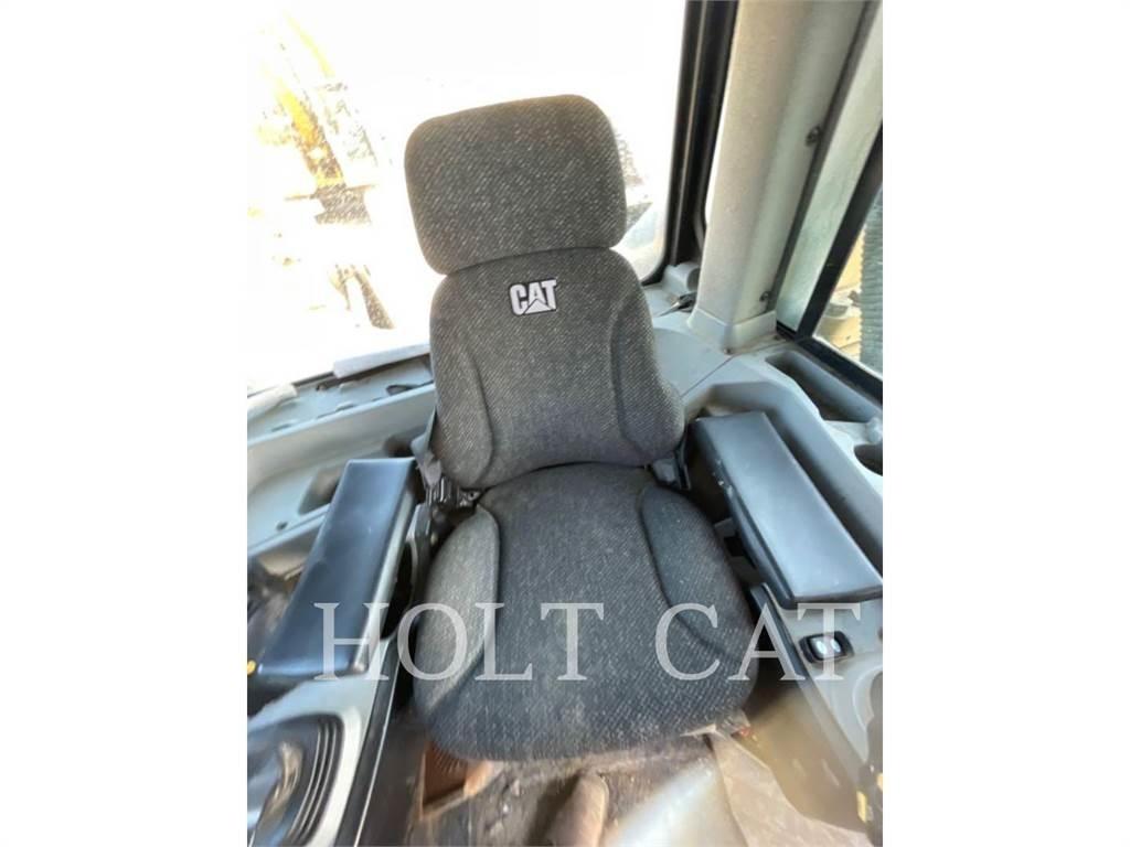 CAT D8T Telaketjupuskutraktorit