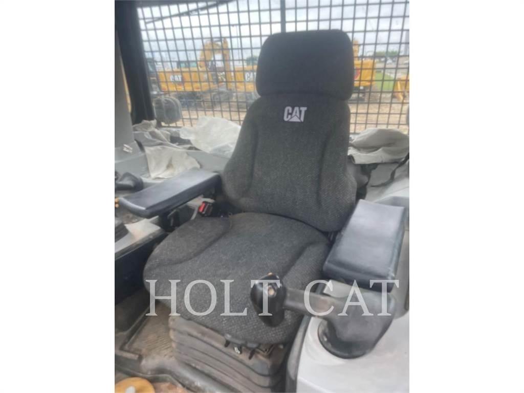 CAT D8T Telaketjupuskutraktorit