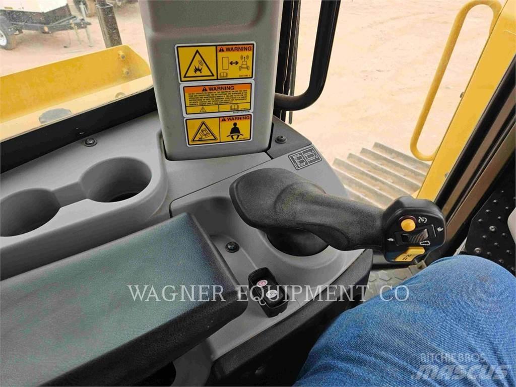 CAT D8T AW Telaketjupuskutraktorit
