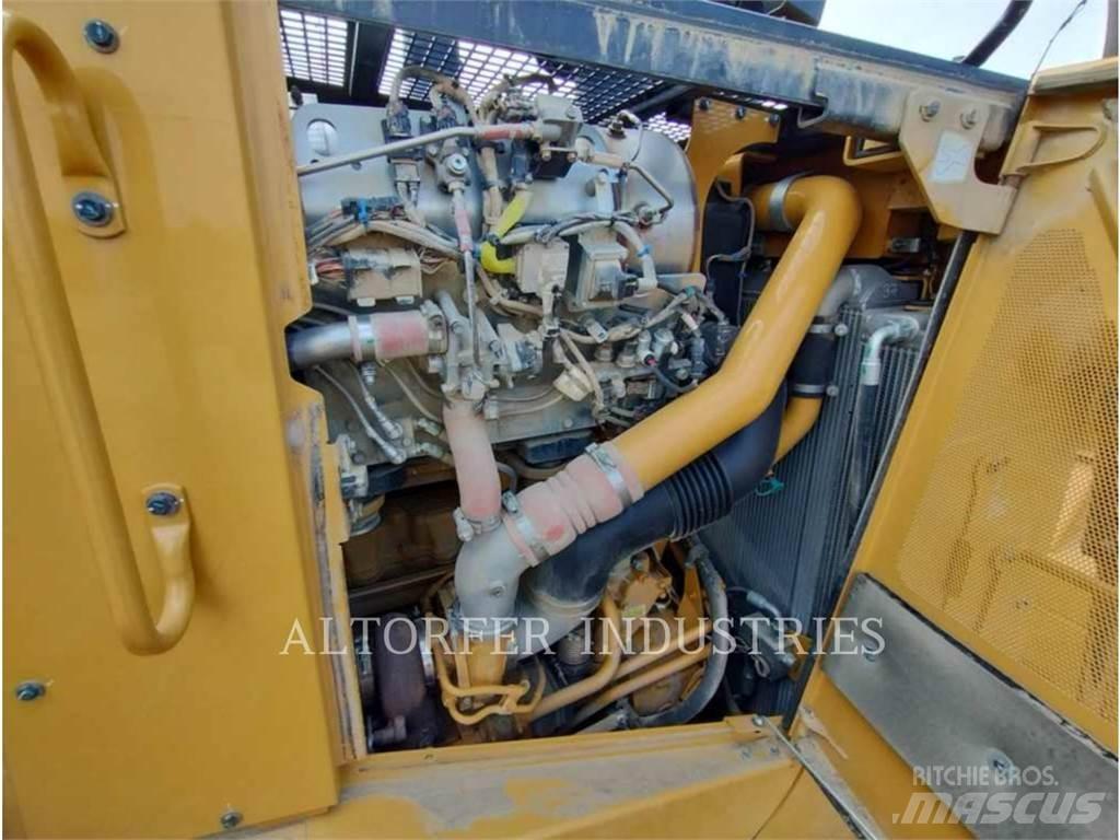 CAT D8T R Telaketjupuskutraktorit