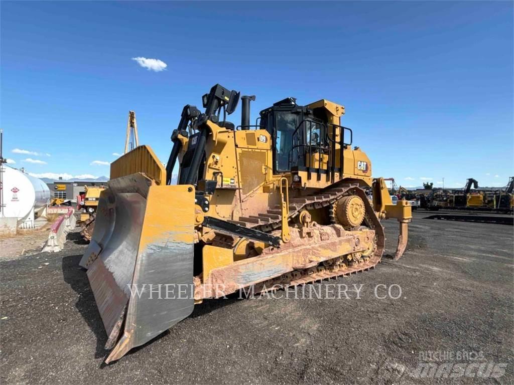 CAT D9 Telaketjupuskutraktorit