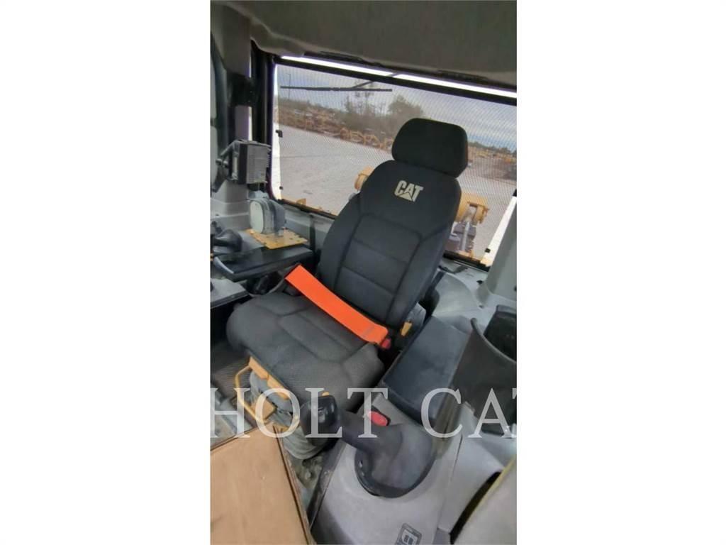 CAT D9 Telaketjupuskutraktorit
