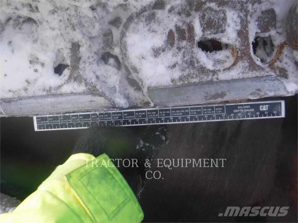 CAT D9 Telaketjupuskutraktorit