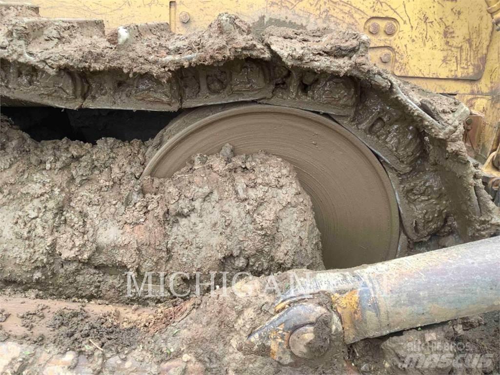 CAT D9H Telaketjupuskutraktorit