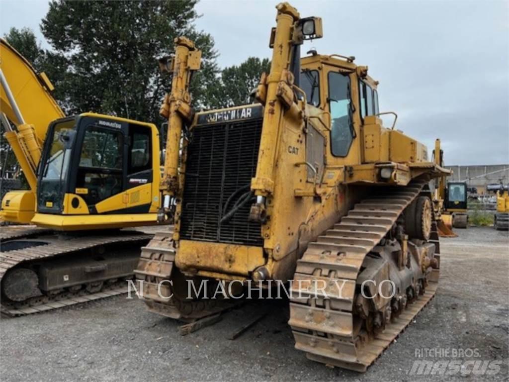 CAT D9N Telaketjupuskutraktorit