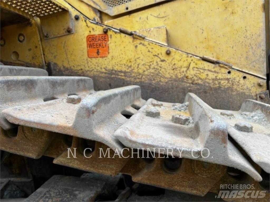 CAT D9N Telaketjupuskutraktorit