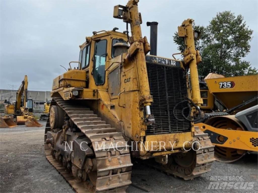 CAT D9N Telaketjupuskutraktorit