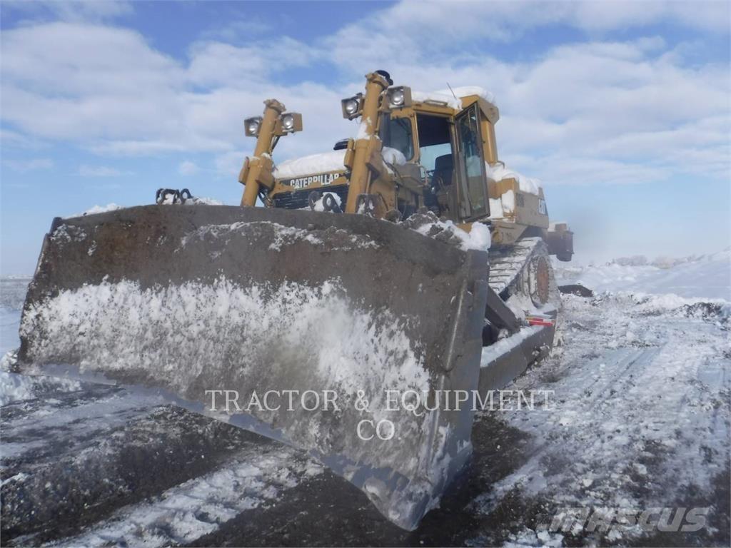 CAT D9N Telaketjupuskutraktorit