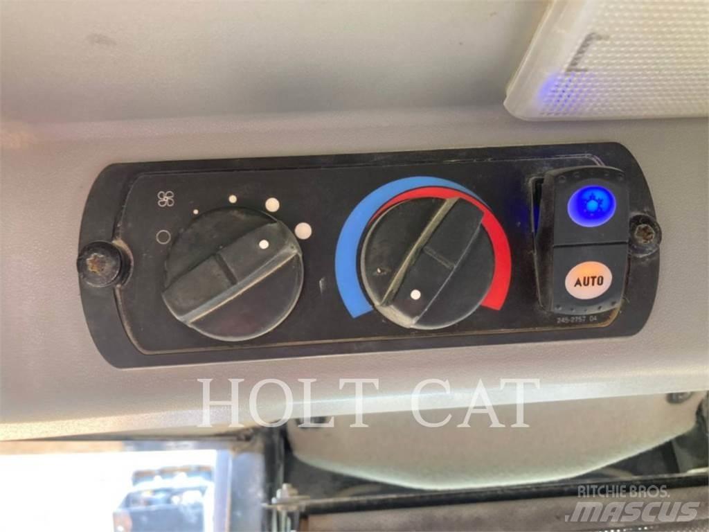 CAT D9T Telaketjupuskutraktorit