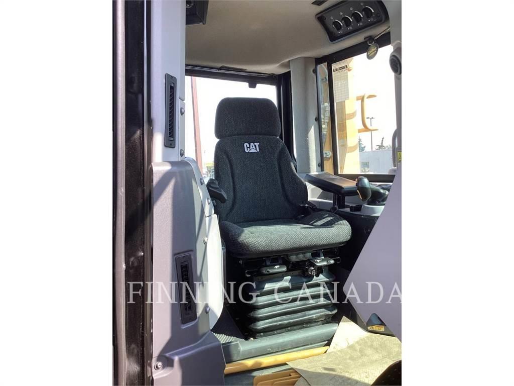 CAT D9T Telaketjupuskutraktorit
