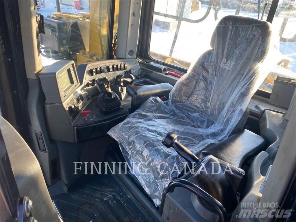 CAT D9T Telaketjupuskutraktorit