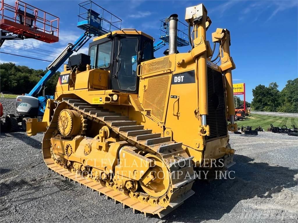 CAT D9T Telaketjupuskutraktorit