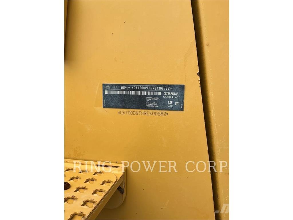 CAT D9T Telaketjupuskutraktorit