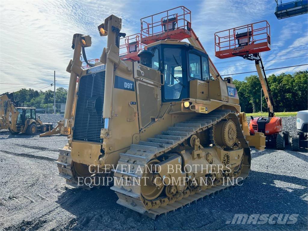 CAT D9T Telaketjupuskutraktorit