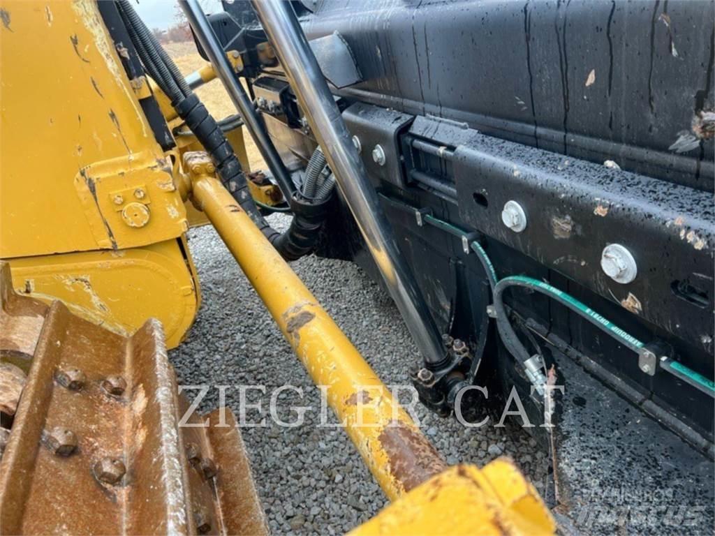 CAT D9T Telaketjupuskutraktorit