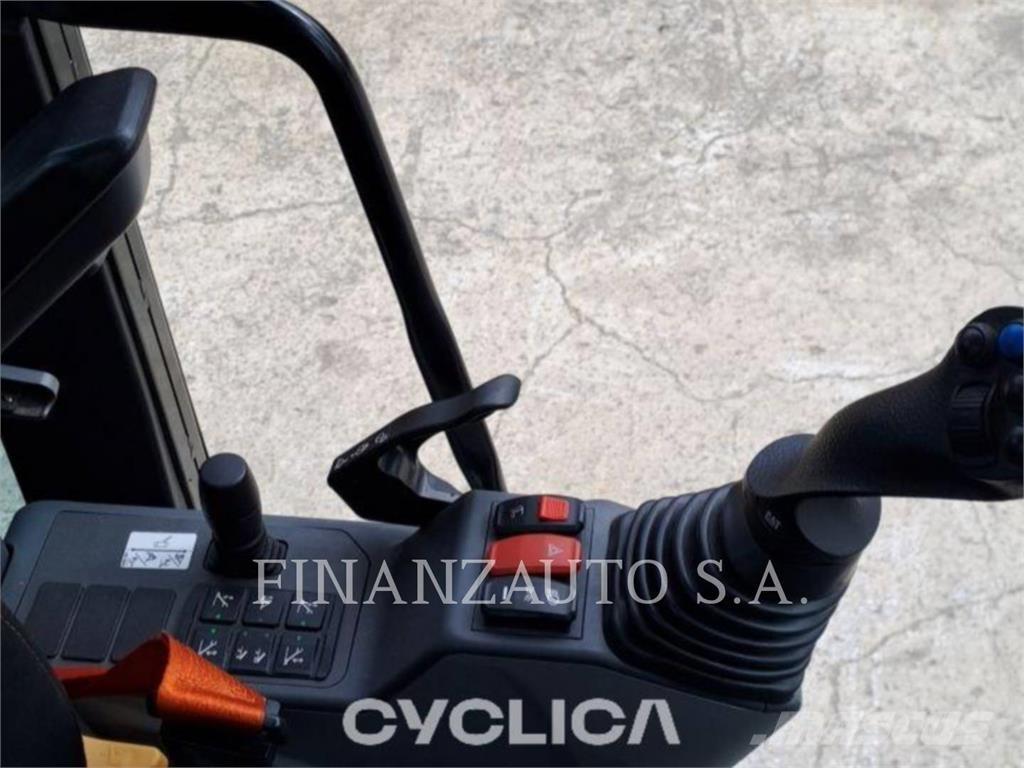 CAT M318 Pyöräkaivukoneet