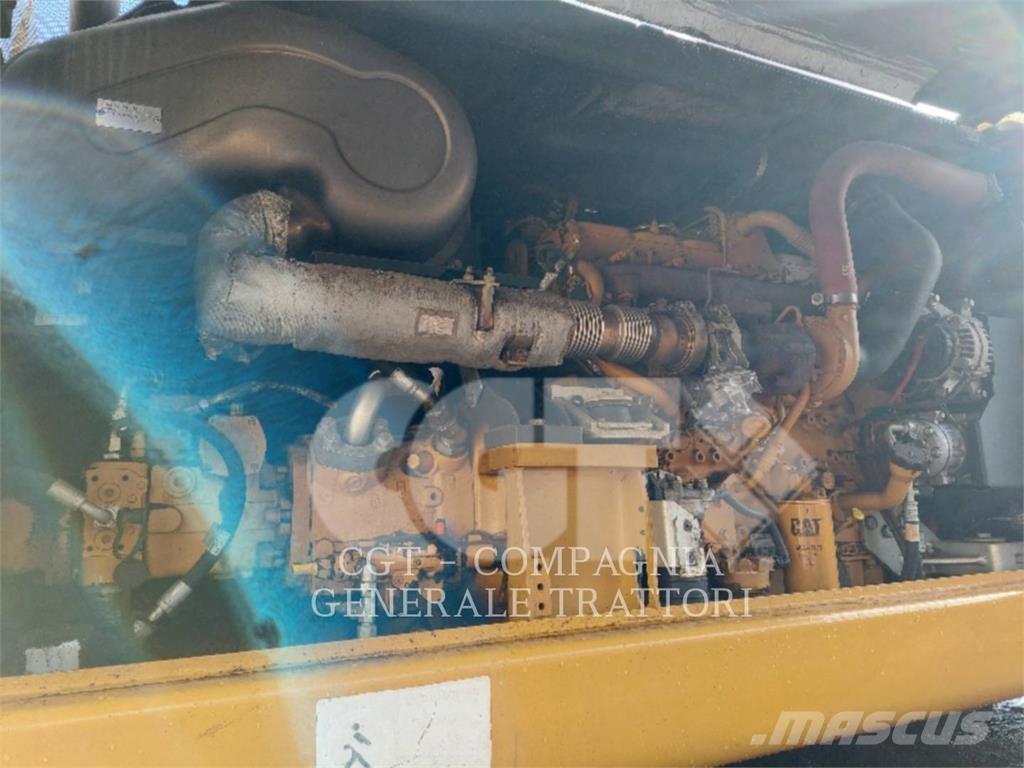 CAT MH 3024 Pyöräkaivukoneet