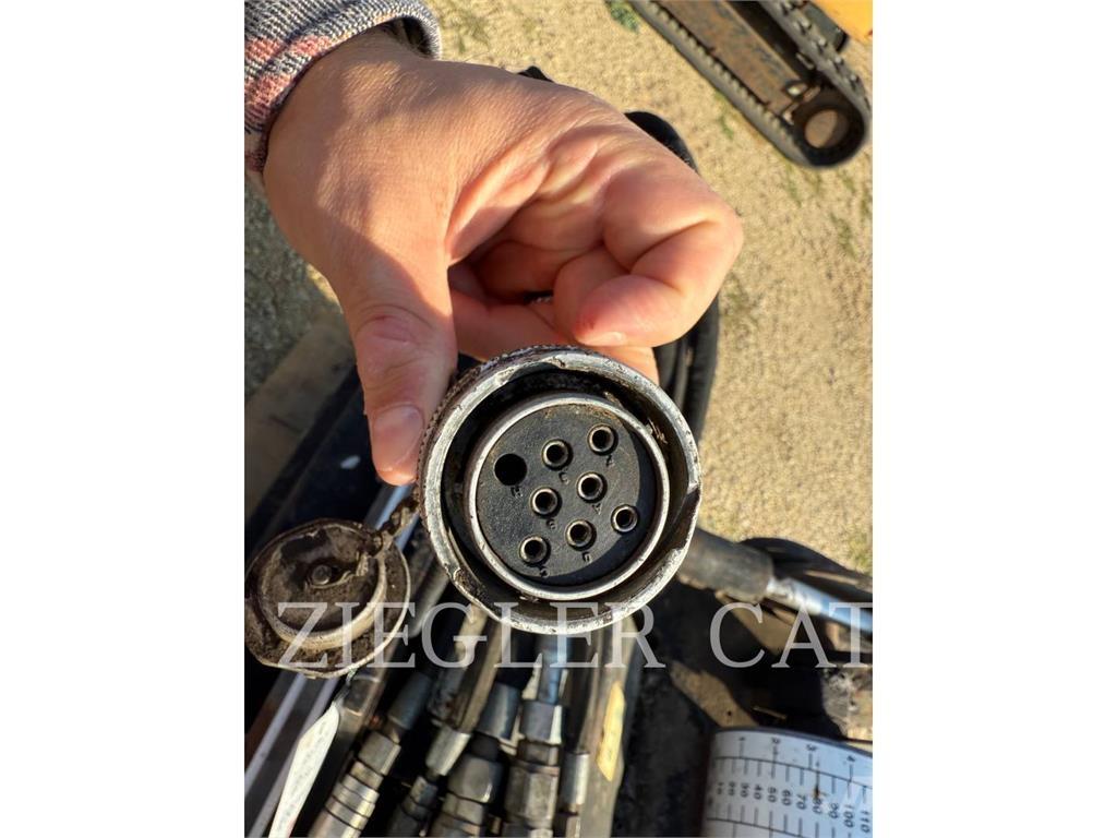 CAT PC205 Liukuohjatut kuormaajat