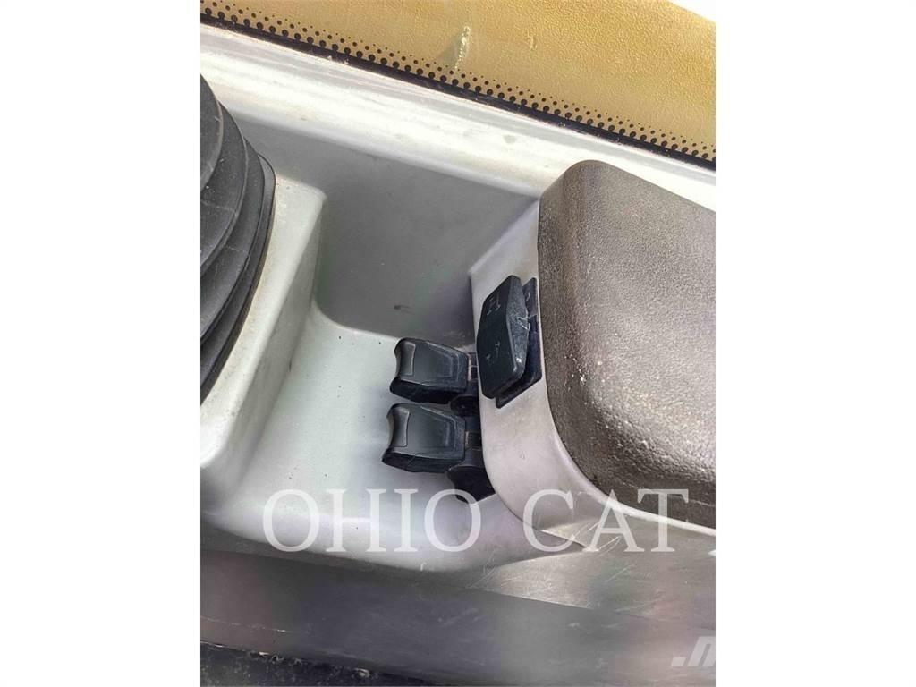 CAT TL1055D Kurottajat