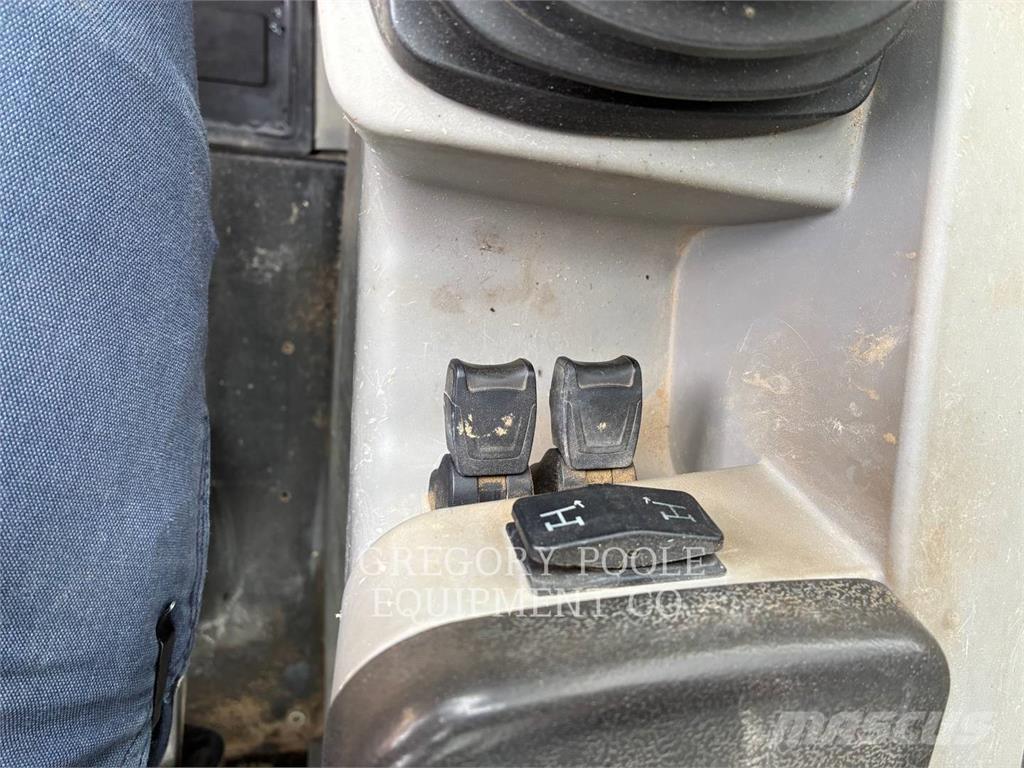 CAT TL1055D Kurottajat