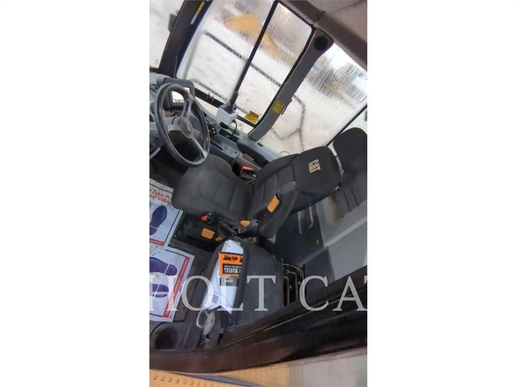 CAT W00 740 Säiliöautot