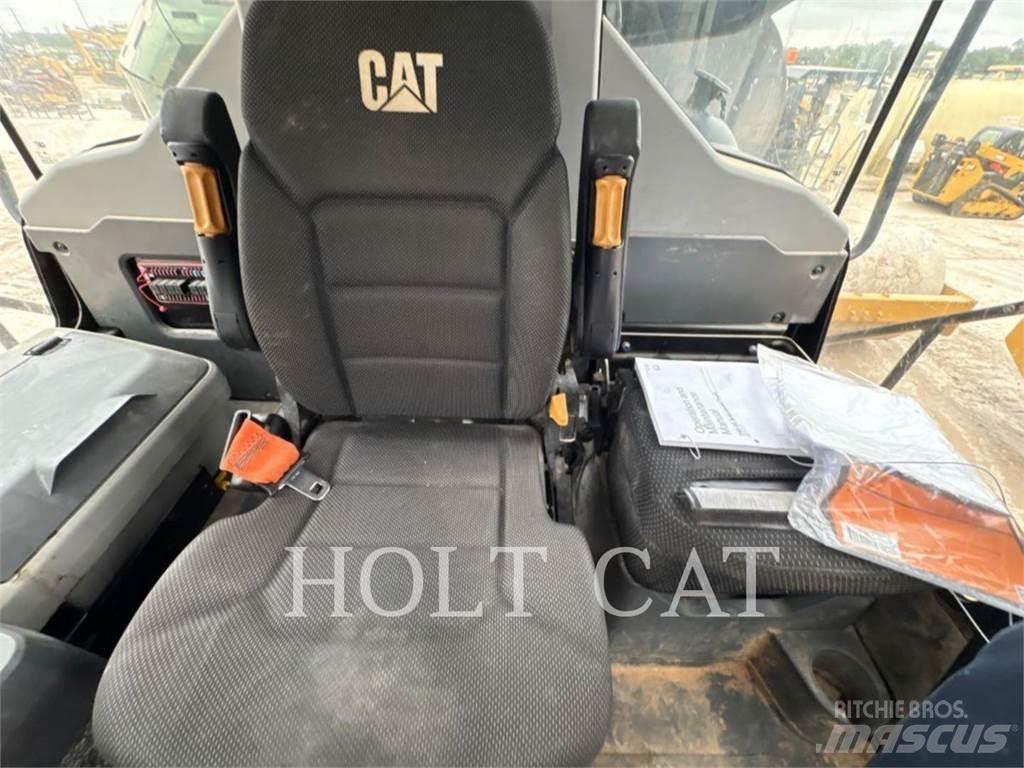 CAT W00 740GC Säiliöautot