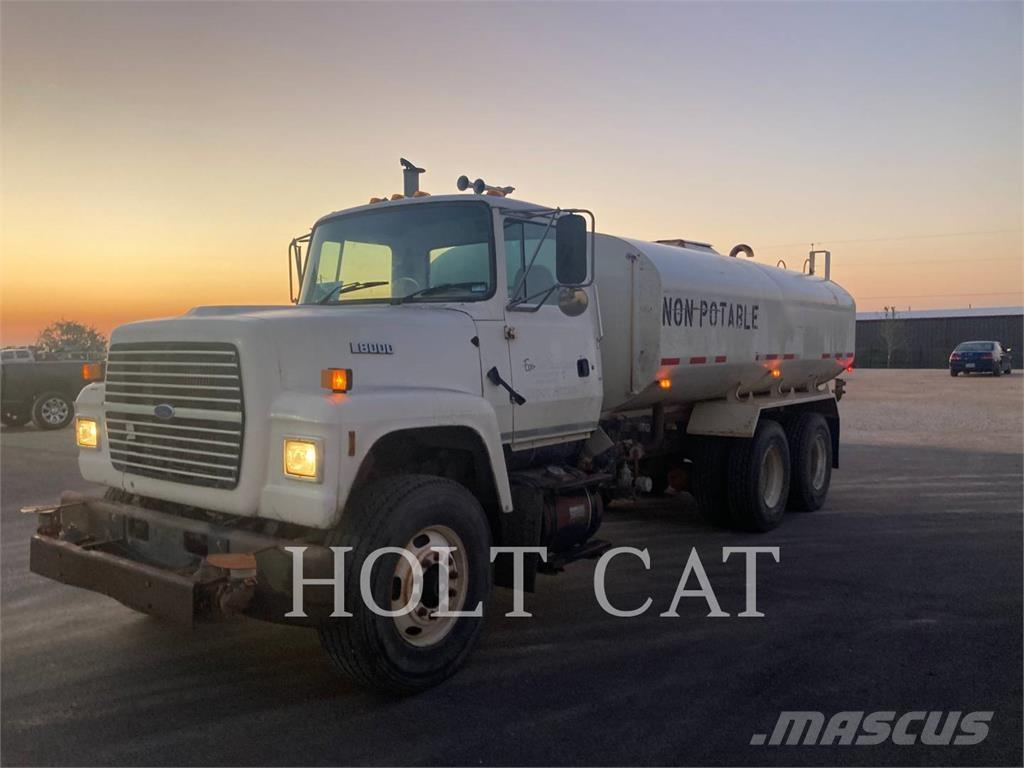 Ford L8000 Säiliöautot