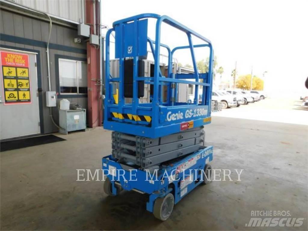 Genie GS1330 Kuukulkijat