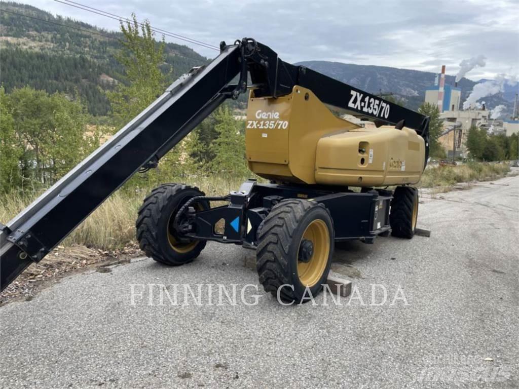 Genie JLGZX135 Kuukulkijat
