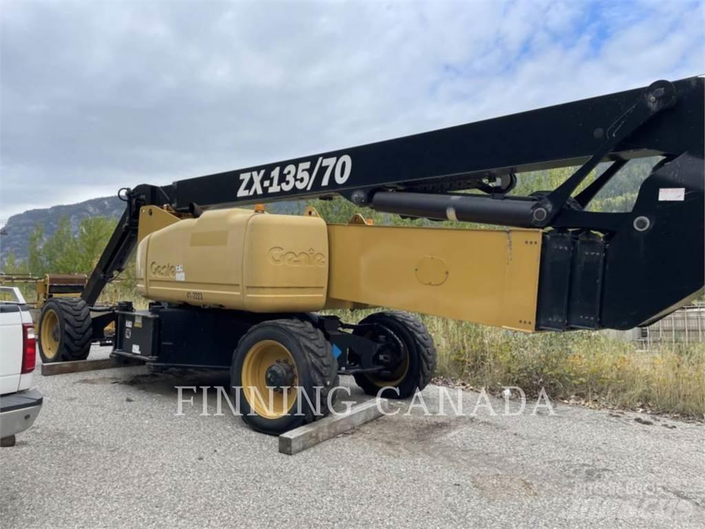 Genie JLGZX135 Kuukulkijat