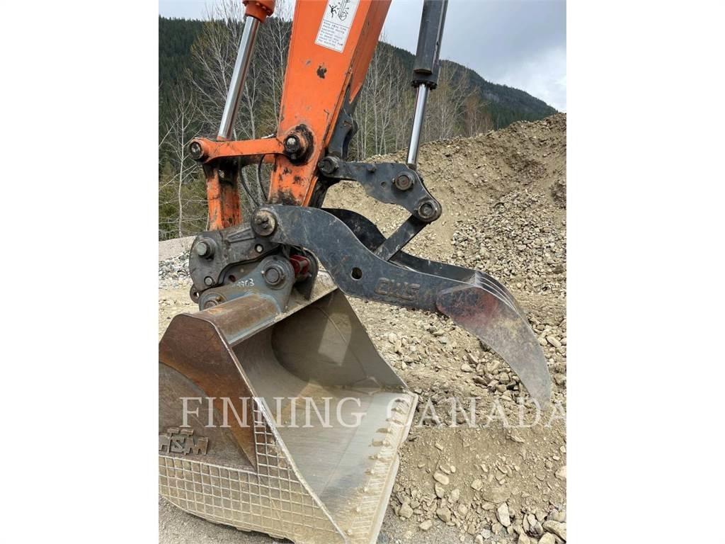 Hitachi ZX210LC Telakaivukoneet