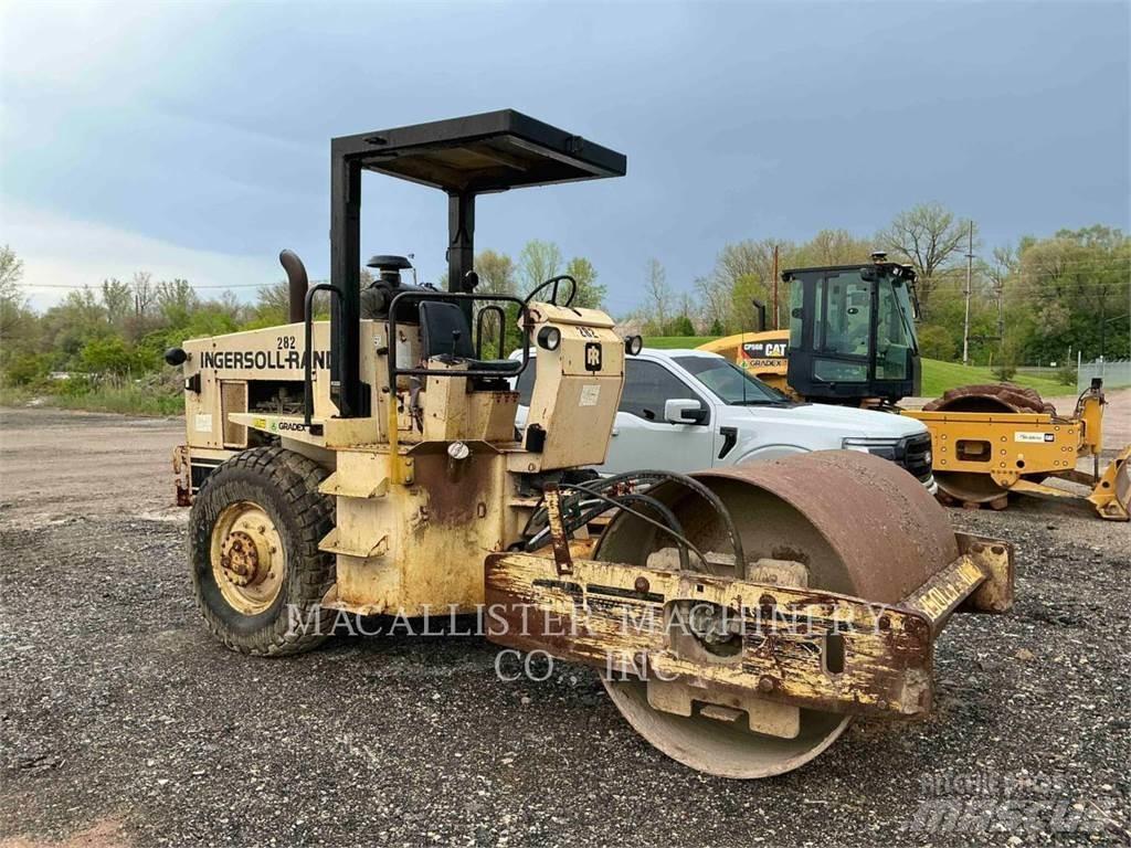 Ingersoll Rand SD70 Yksivalssijyrät