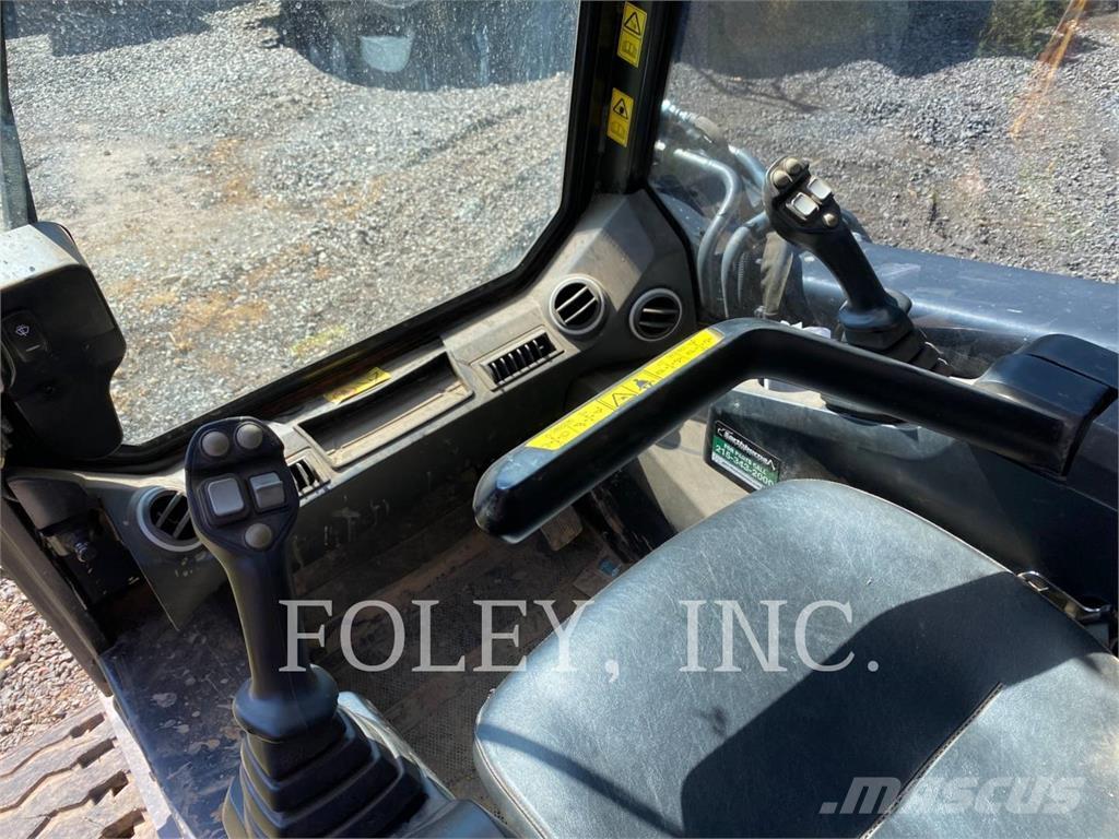 JCB 300TT4 Telakuormaajat