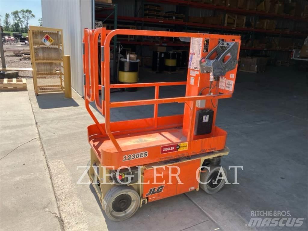 JLG 1230ES Saksilavat