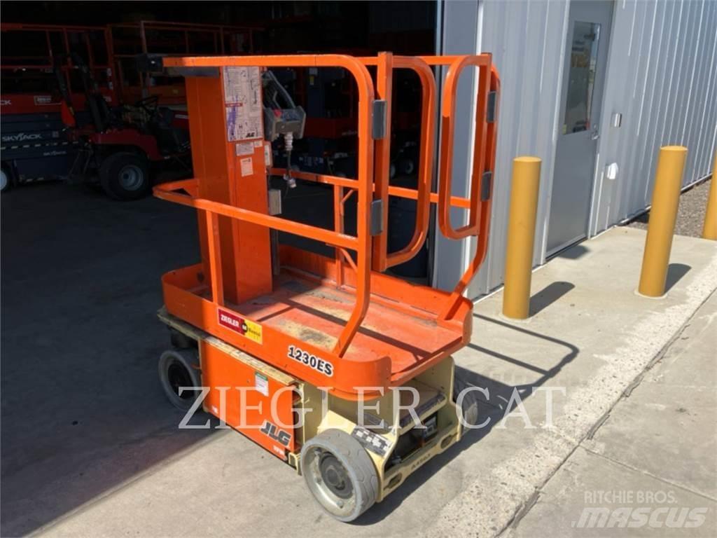 JLG 1230ES Saksilavat