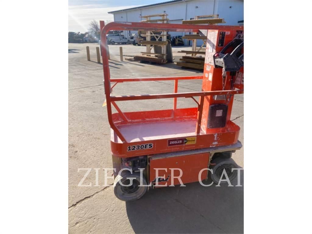 JLG 1230ES Saksilavat