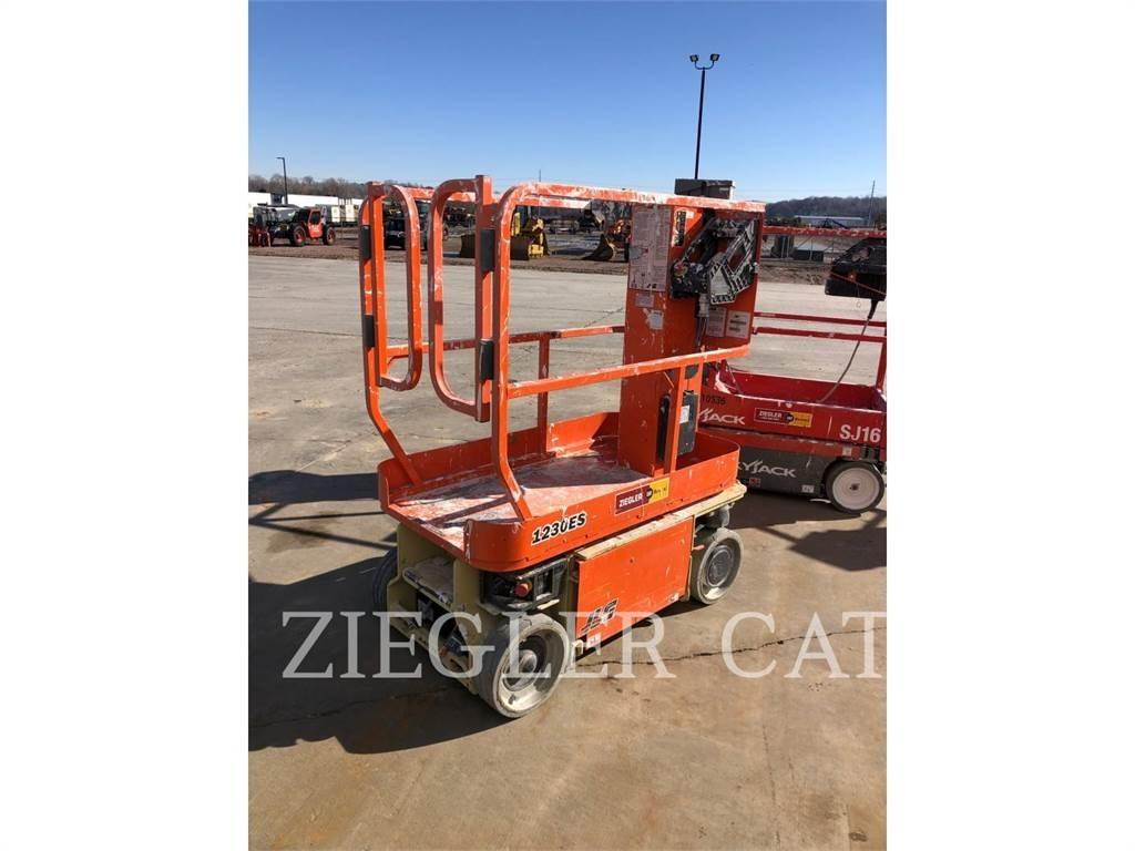 JLG 1230ES Saksilavat