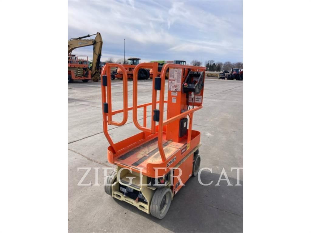 JLG 1230ES Saksilavat
