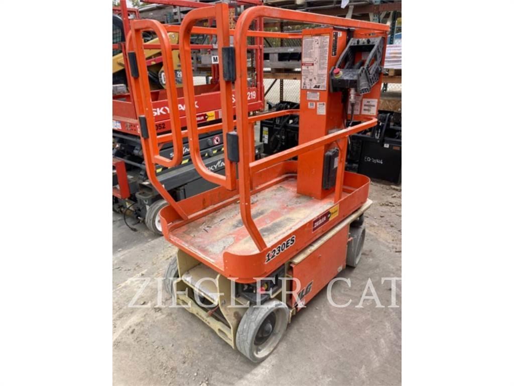 JLG 1230ES Saksilavat