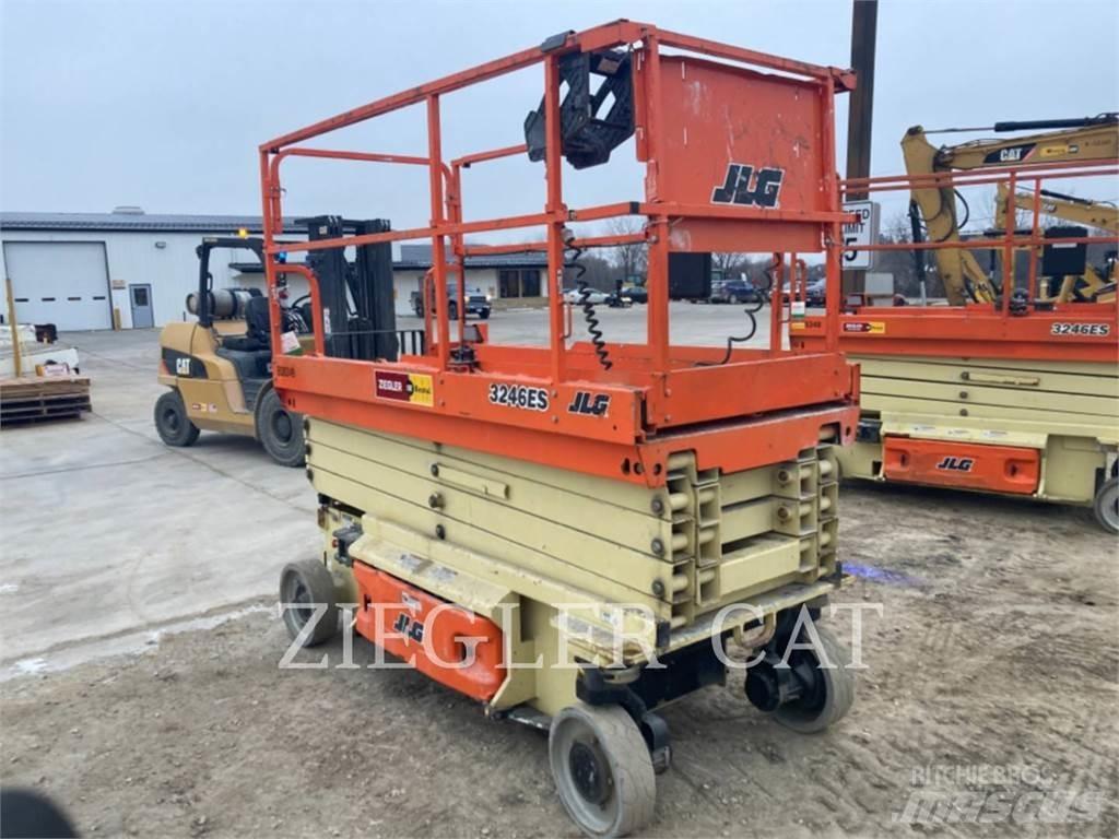 JLG 3246ES Saksilavat