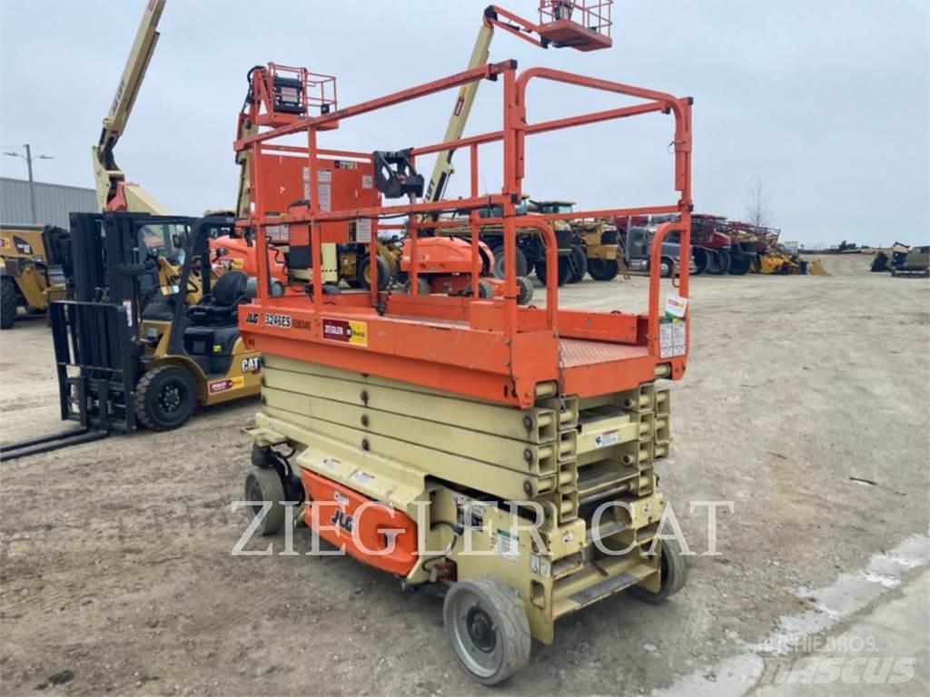 JLG 3246ES Saksilavat