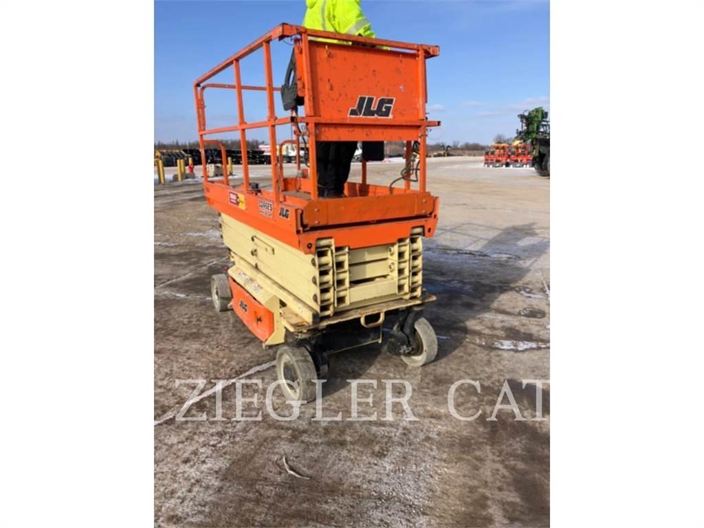 JLG 3246ES Saksilavat